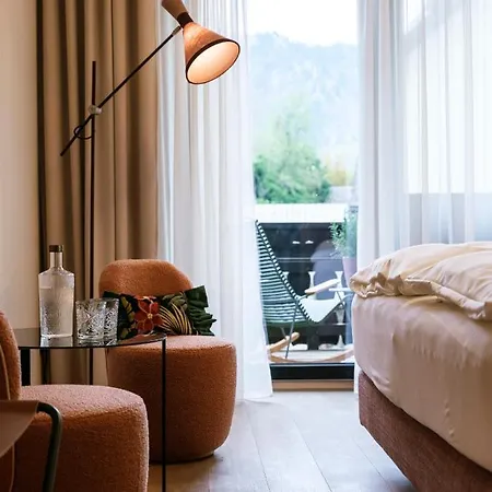 Post Am See, Traunsee トラウンキルヒェン